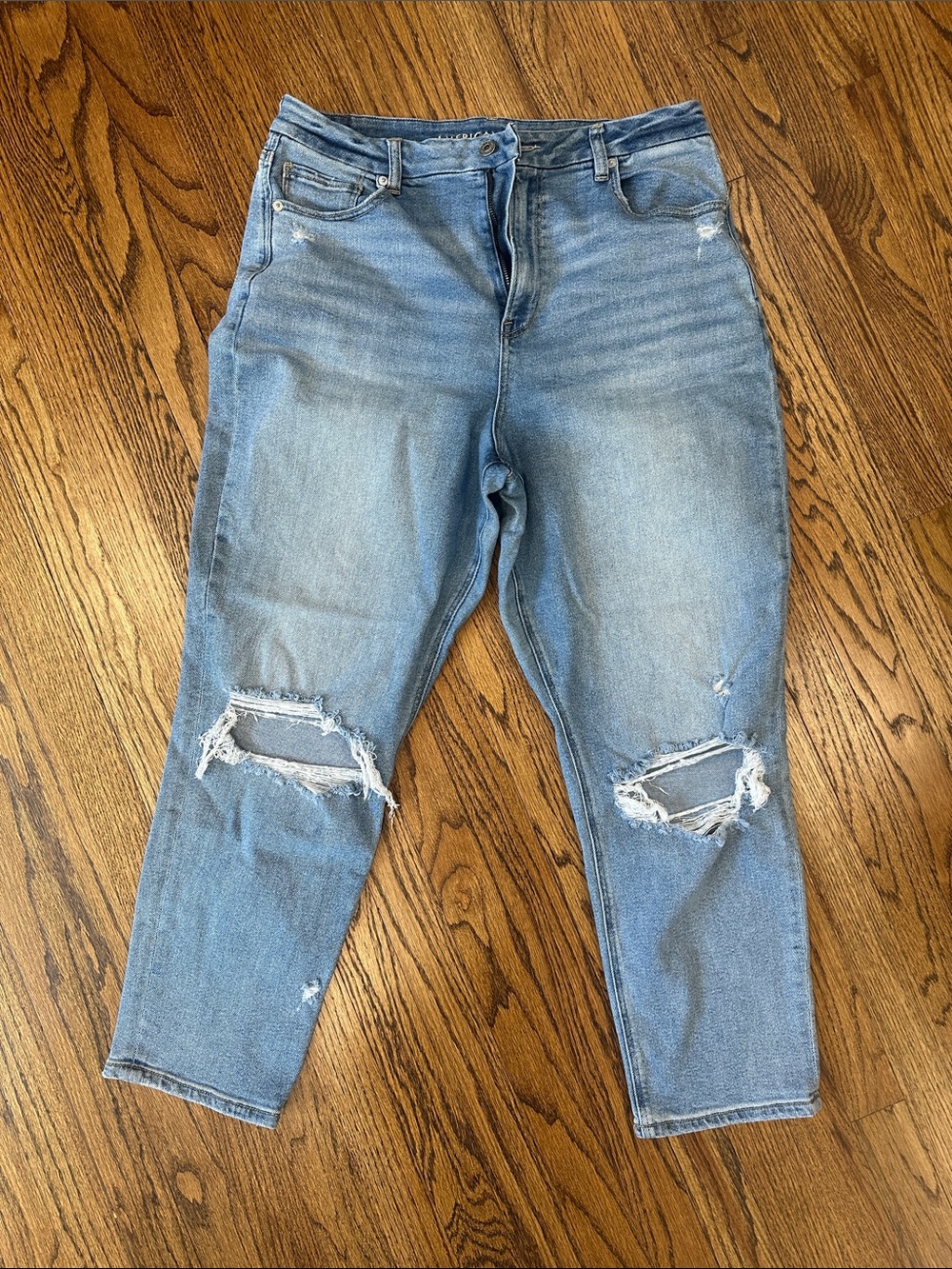 American Eagle Outfitters Light Blue Distressed Curvy Mom Jeans